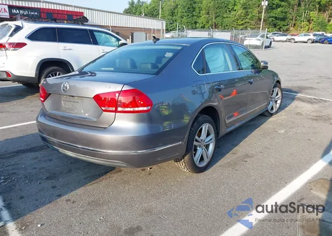 2015 Volkswagen Passat Se z USA, uszkodzony, nr VIN 1VWBT7A36FC046132